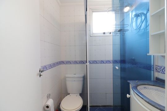 Banheiro de apartamento para alugar com 2 quartos, 49m² em Vila Arriete, São Paulo