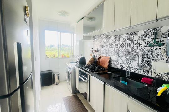 Cozinha e Área de Serviço de apartamento para alugar com 2 quartos, 49m² em Vila Sao Joaquim, Cotia