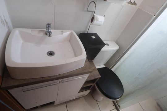 Banheiro de apartamento à venda com 2 quartos, 55m² em Igara, Canoas