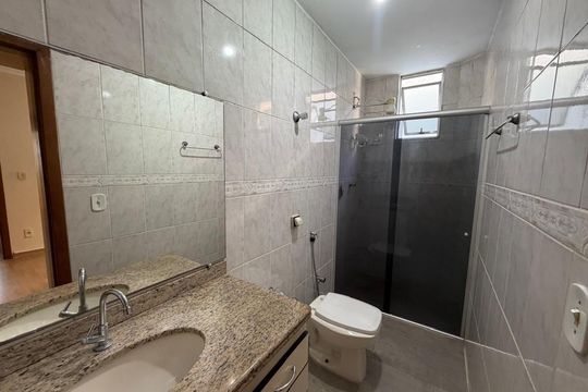Banheiro 1 de apartamento para alugar com 3 quartos, 84m² em Eldorado, Contagem