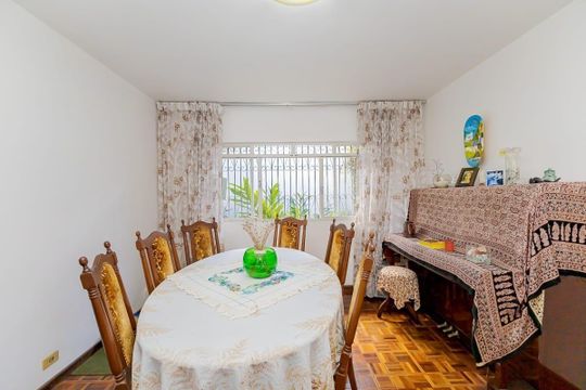 Casa à venda com 4 quartos, 195m² em Jardim das Américas, Curitiba