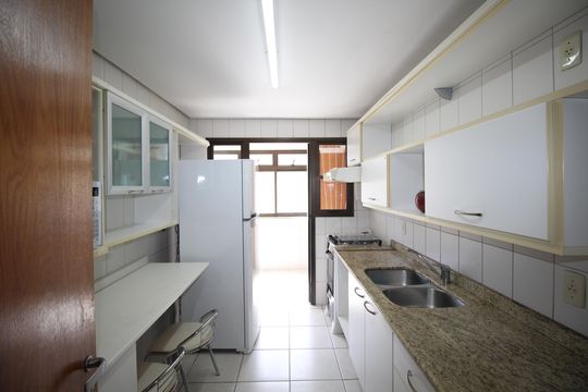 Cozinha de apartamento para alugar com 3 quartos, 127m² em Petrópolis, Porto Alegre
