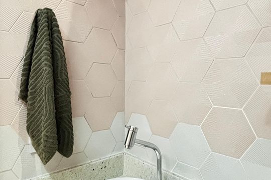 Banheiro de apartamento à venda com 2 quartos, 70m² em Parque Erasmo Assunção, Santo André