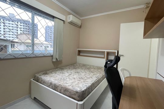 Quarto 2 de casa para alugar com 2 quartos, 182m² em Pedra Branca, Palhoça