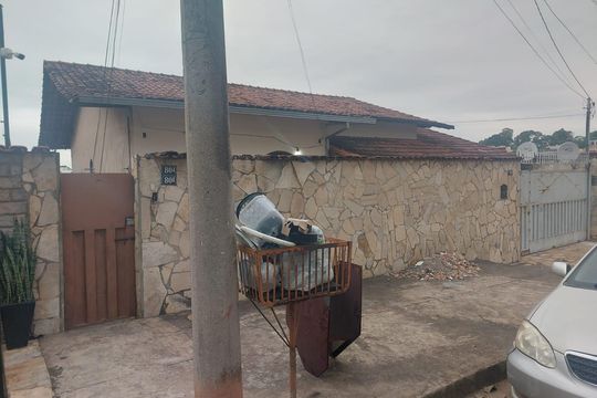 fachada de apartamento para alugar com 3 quartos, 120m² em Califórnia, Belo Horizonte