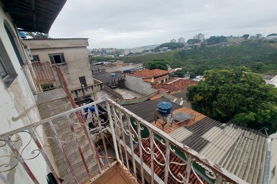 varanda de apartamento para alugar com 3 quartos, 120m² em Califórnia, Belo Horizonte