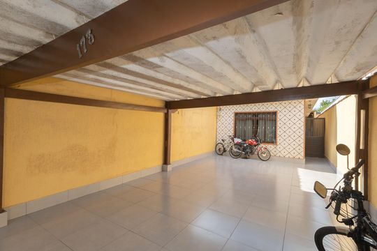Garagem de casa à venda com 2 quartos, 140m² em Vila Sabrina, São Paulo