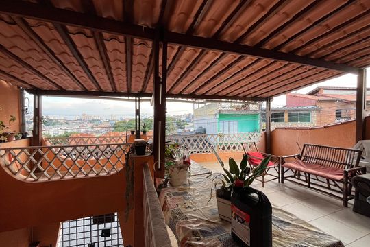 Varanda de casa à venda com 2 quartos, 178m² em Vila Zat, São Paulo