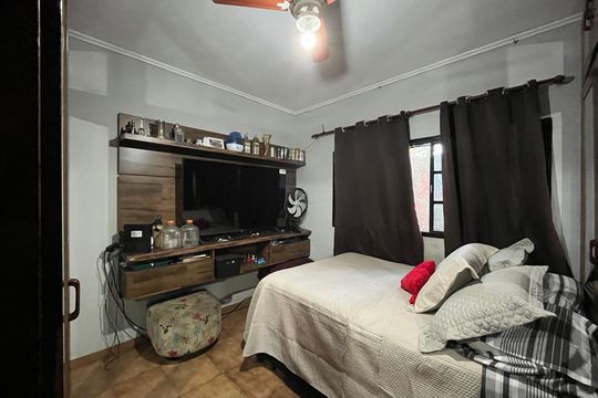 Quero 2 de casa à venda com 2 quartos, 178m² em Vila Zat, São Paulo