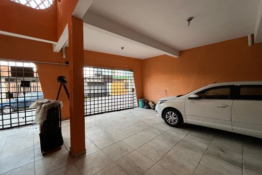 Garagem de casa à venda com 2 quartos, 178m² em Vila Zat, São Paulo