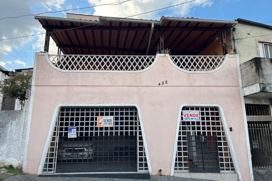Fachada de casa à venda com 2 quartos, 178m² em Vila Zat, São Paulo