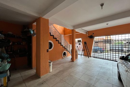 Garagem de casa à venda com 2 quartos, 178m² em Vila Zat, São Paulo