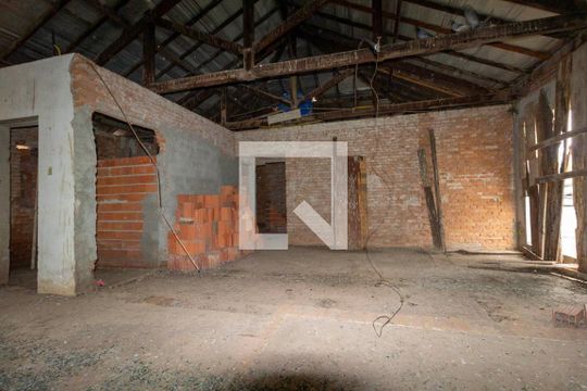 Casa à venda com 2 quartos, 200m² em Vila Carrão, São Paulo
