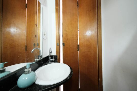 Lavabo de casa de condomínio à venda com 2 quartos, 70m² em Vila Paranagua, São Paulo