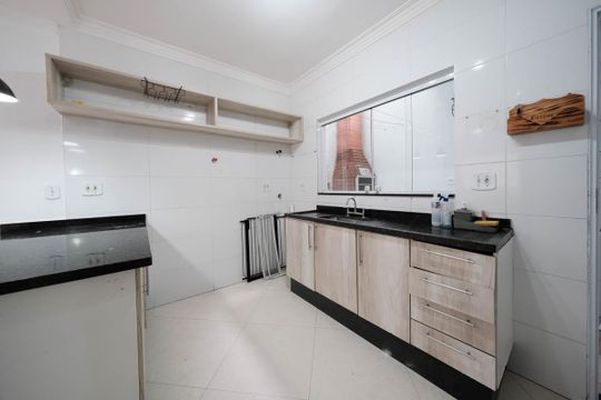 Sala/Cozinha de casa de condomínio à venda com 2 quartos, 70m² em Vila Paranagua, São Paulo