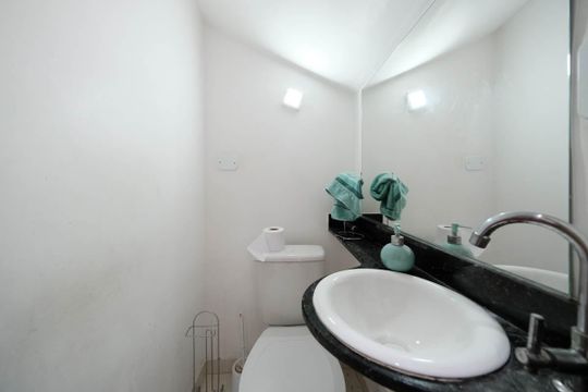 Lavabo de casa de condomínio à venda com 2 quartos, 70m² em Vila Paranagua, São Paulo