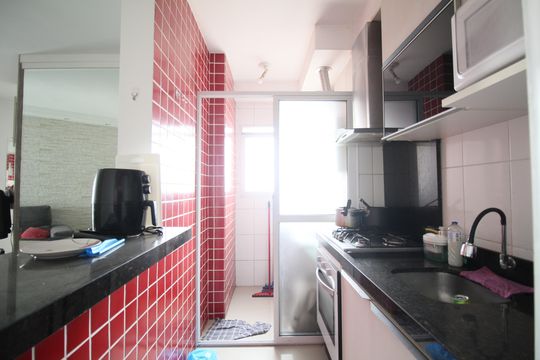 Cozinha de apartamento para alugar com 2 quartos, 52m² em Jardim Henriqueta, Taboão da Serra