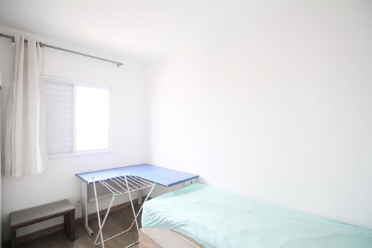 Quarto 2 de apartamento para alugar com 2 quartos, 52m² em Jardim Henriqueta, Taboão da Serra
