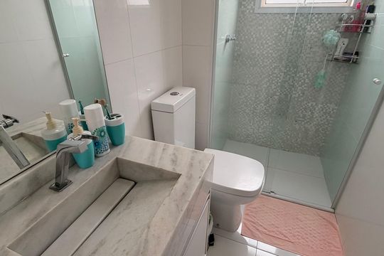 Banheiro social  de apartamento à venda com 2 quartos, 57m² em Centro, São Bernardo do Campo