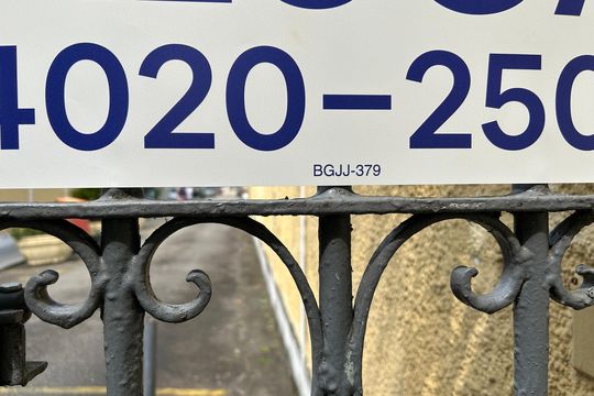 Placa de casa de condomínio para alugar com 2 quartos, 80m² em Praça Seca, Rio de Janeiro