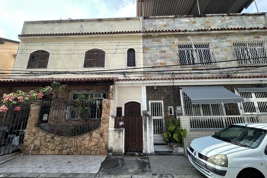 Fachada de casa de condomínio para alugar com 2 quartos, 80m² em Praça Seca, Rio de Janeiro