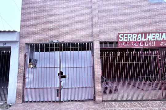 Fachada de casa à venda com 3 quartos, 656m² em Baeta Neves, São Bernardo do Campo