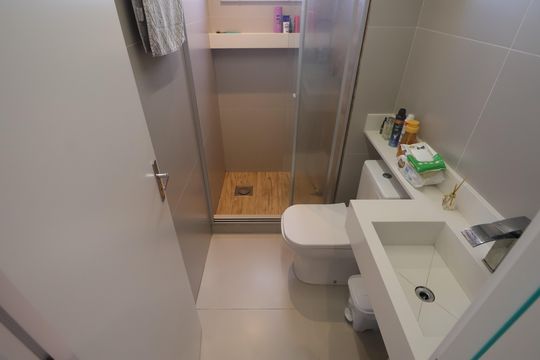 Banheiro de apartamento à venda com 2 quartos, 55m² em Centro, Canoas