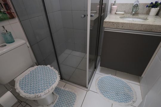 Banheiro de apartamento à venda com 2 quartos, 52m² em São Pedro, Osasco