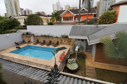 Suíte 1 de casa de condomínio para alugar com 4 quartos, 632m² em Parque Residencial Aquarius, São José dos Campos
