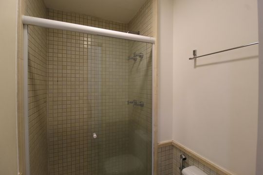 Banheiro da Suíte de apartamento para alugar com 1 quarto, 43m² em Vila Olímpia, São Paulo