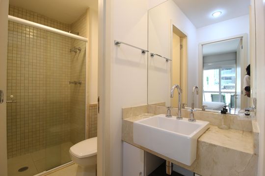 Banheiro da Suíte de apartamento para alugar com 1 quarto, 43m² em Vila Olímpia, São Paulo