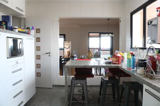 Cozinha de apartamento à venda com 3 quartos, 178m² em Pompeia, São Paulo