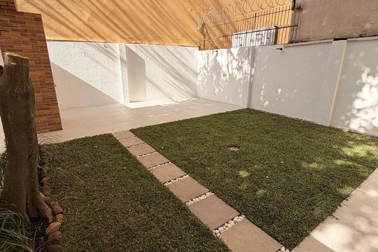 Área externa de apartamento à venda com 1 quarto, 42m² em Floresta, Porto Alegre