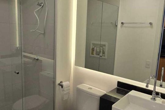 Banheiro de kitnet/studio para alugar com 1 quarto, 24m² em Pinheiros, São Paulo