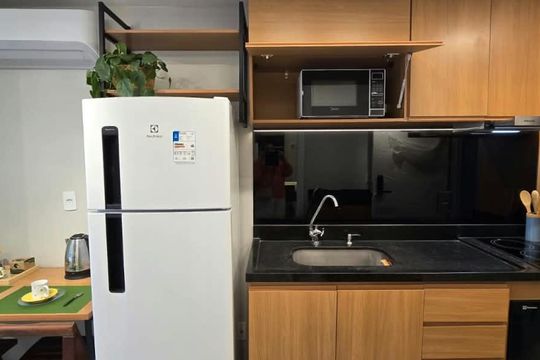Cozinha de kitnet/studio para alugar com 1 quarto, 24m² em Pinheiros, São Paulo