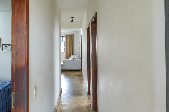 Corredor 2 Pavimento de casa à venda com 5 quartos, 400m² em Sagrada Família, Belo Horizonte