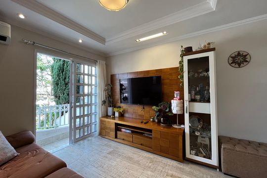Casa à venda com 3 quartos, 250m² em Vila Miriam, São Paulo