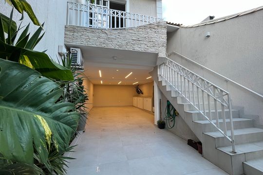 Casa à venda com 3 quartos, 250m² em Vila Miriam, São Paulo