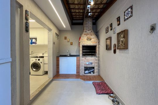 Casa à venda com 3 quartos, 250m² em Vila Miriam, São Paulo
