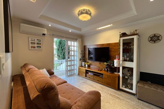 Casa à venda com 3 quartos, 250m² em Vila Miriam, São Paulo