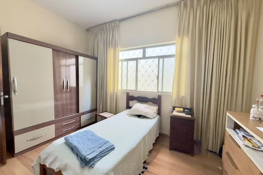 Casa à venda com 3 quartos, 389m² em Coração Eucarístico, Belo Horizonte