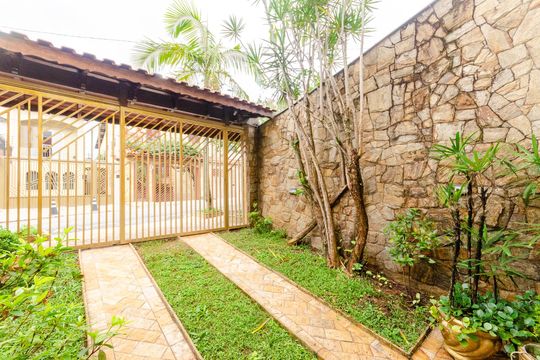 Garagem de casa para alugar com 3 quartos, 350m² em Jardim Pinheiros, São Paulo