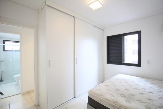 Quarto de apartamento para alugar com 2 quartos, 72m² em Jardim Maria Rosa, Taboão da Serra