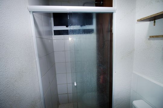 Banheiro de apartamento para alugar com 2 quartos, 50m² em Pavuna, Rio de Janeiro