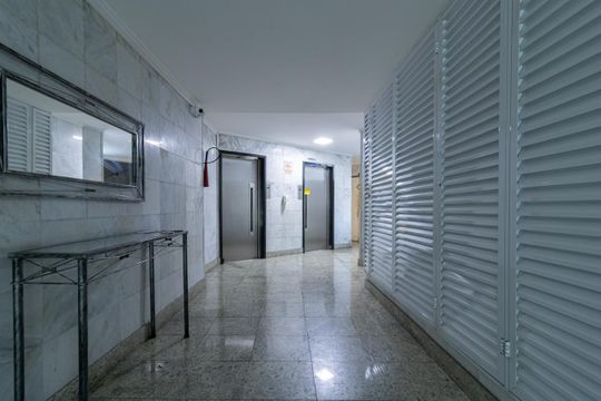 Área comum - Hall Elevadores de apartamento para alugar com 1 quarto, 50m² em Vila Olímpia, São Paulo