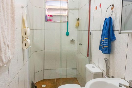Banheiro de casa à venda com 2 quartos, 120m² em Jardim Celia (zona Sul), Diadema