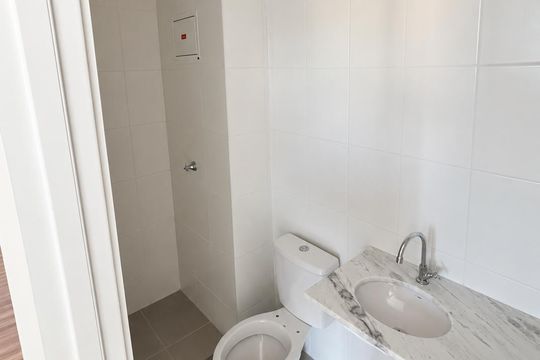 Banheiro de apartamento para alugar com 2 quartos, 57m² em Parque Amazonia, Goiânia