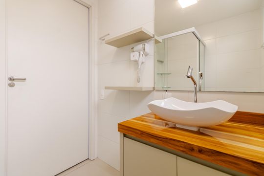 Banheiro de apartamento para alugar com 1 quarto, 37m² em Moema, São Paulo