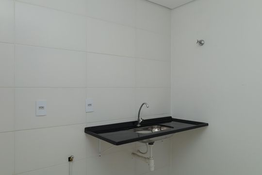 Cozinha de apartamento para alugar com 1 quarto, 34m² em Jardim Robru, São Paulo