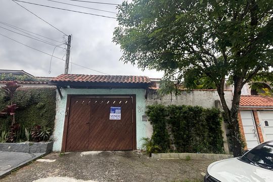 Fachada de casa à venda com 5 quartos, 200m² em Santa Terezinha, São Bernardo do Campo